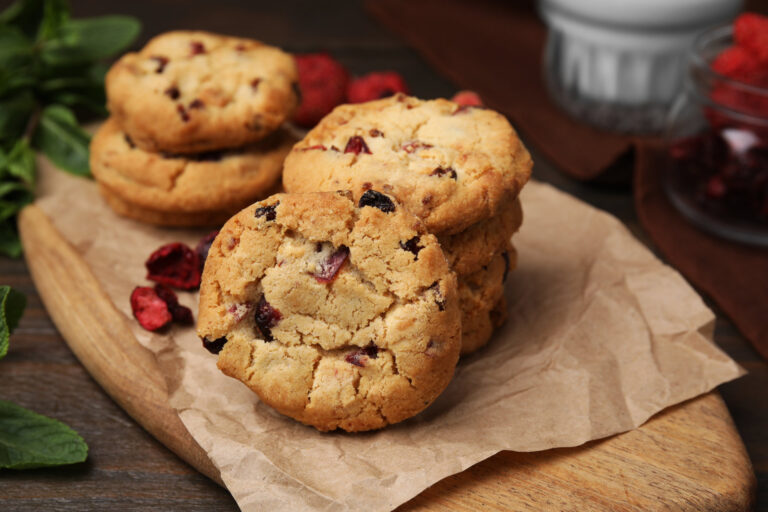 cookies,with,freeze,dried,fruits,and,mint,on,wooden,table,